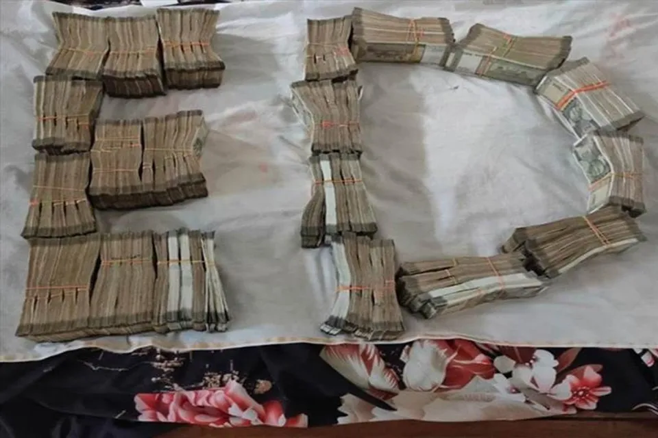 টাকা উদ্ধারকাণ্ডে গ্রেফতার IAS অফিসার