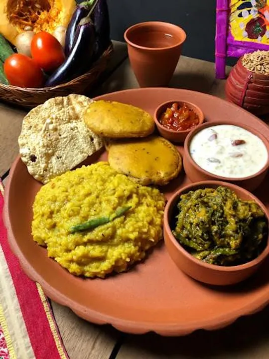 পুজোর ভোগে বনেদি বাড়ি