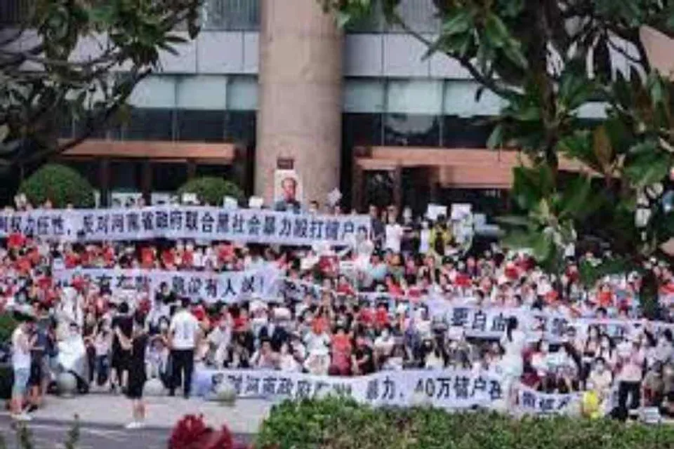 বাড়ি বিতরণে বিলম্ব, চীনের হেনানে চলছে প্রতিবাদ মিছিল