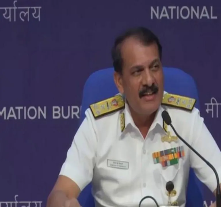 ওয়েস্টার্ন নেভালের নতুন কমান্ডার হলেন ভাইস অ্যাডমিরাল দীনেশ ত্রিপাঠি