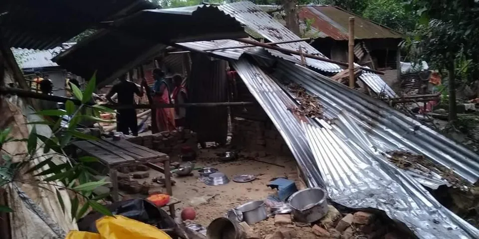 হাতির তান্ডবে ক্ষতিগ্রস্ত তিনটি ঘর, প্রাণে বাঁচলেন বাসিন্দারা