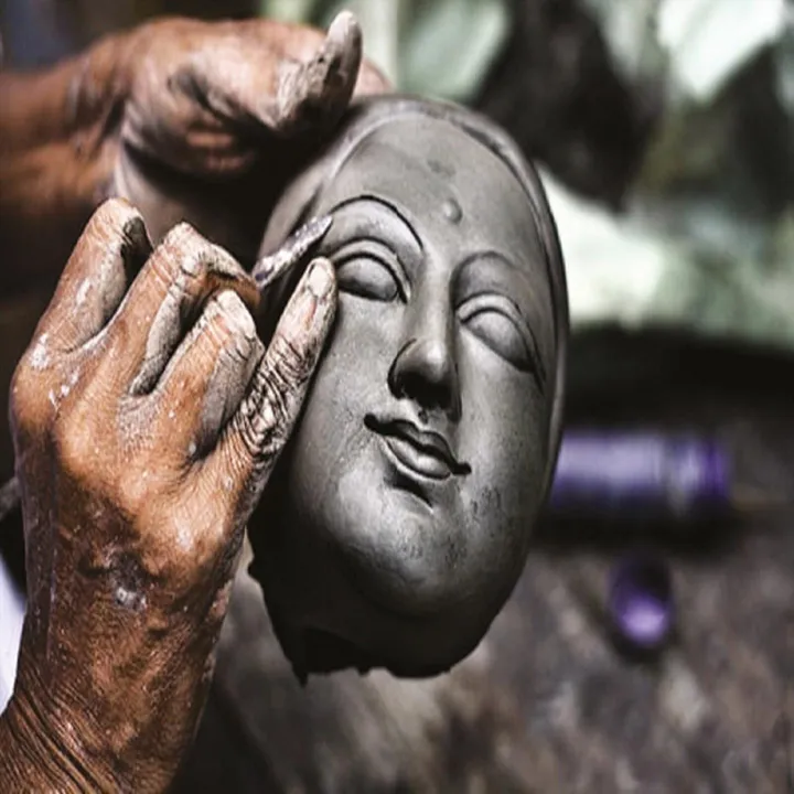 চরম ব্যস্ততা কৃষ্ণনগরের মৃৎশিল্পীদের