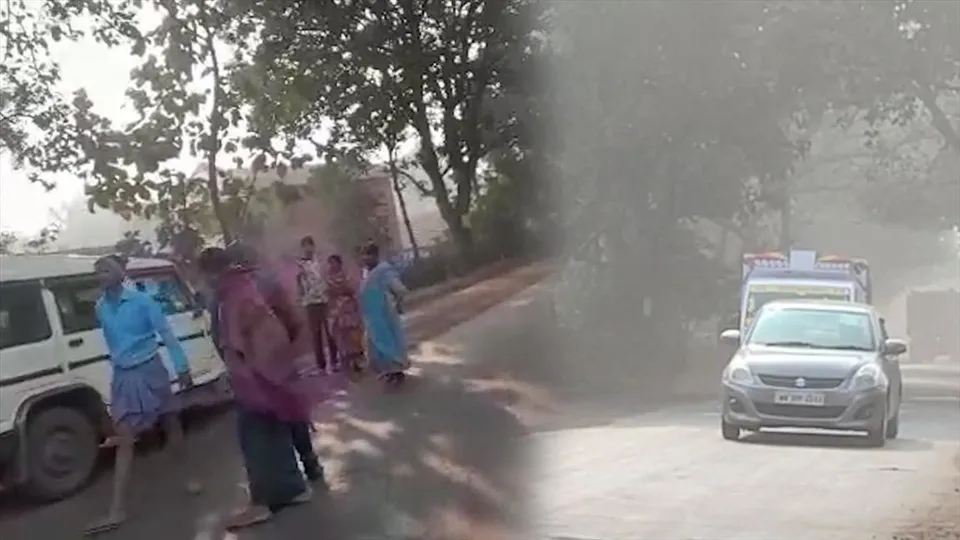 ধুলোয় ঢাকছে এলাকা, রাজ্য সড়ক অবরোধ করে বিক্ষোভ গ্রামবাসীদের