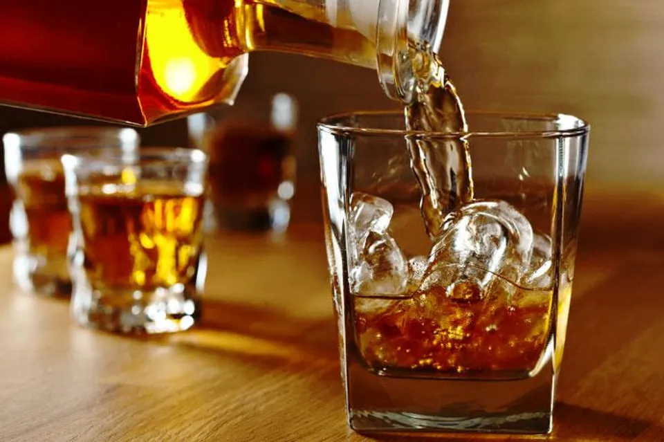 এবার থেকে রেশন দোকানেই মিলবে মদ