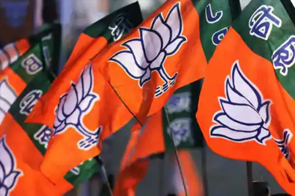 কমিশনের নির্দেশকে উপেক্ষা বিজেপির!