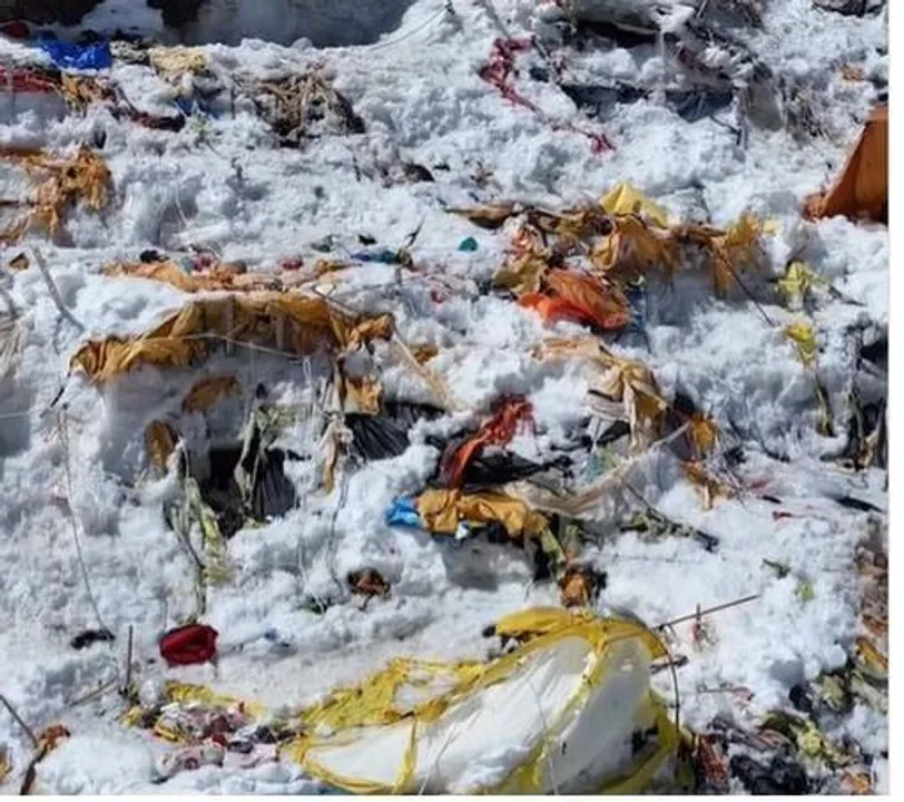 আবর্জনা পর্বতে পরিণত হয়েছে দ্বিতীয়-সর্বোচ্চ শৃঙ্গ K2