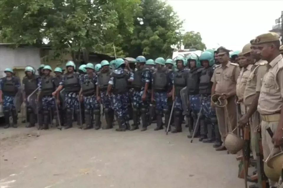 অশান্তির আশঙ্কায় যোগী রাজ্যে বাড়ল নিরাপত্তা