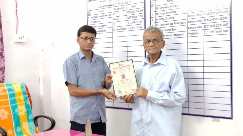 গবেষণামূলক কাজের জন্য জাতীয় সম্মান পেলেন সাঁকরাইল কলেজের ভারপ্রাপ্ত অধ্যক্ষ