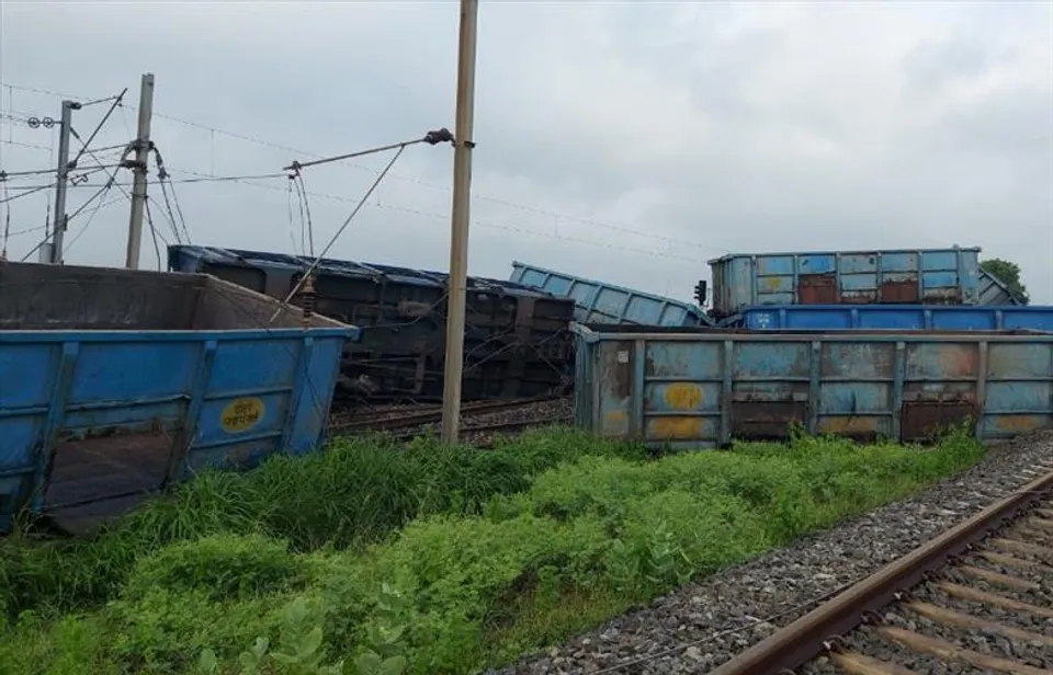 বিহারের রোহতাস জেলায় মালগাড়ির ২০টি বগি লাইনচ্যুত, বন্ধ ট্রেন চলাচল
