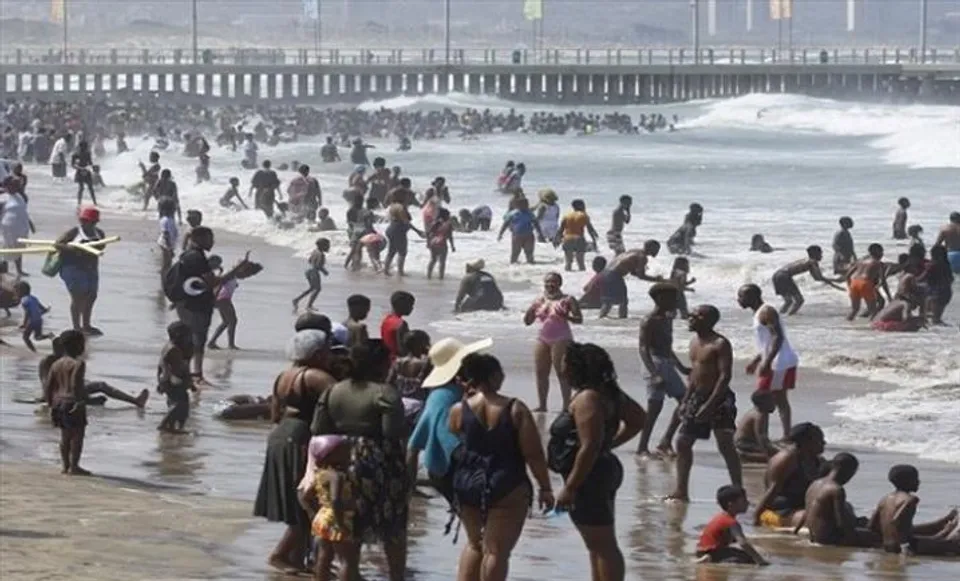 ডারবান সৈকতে প্রাণ গেলো তিন সাঁতারুর