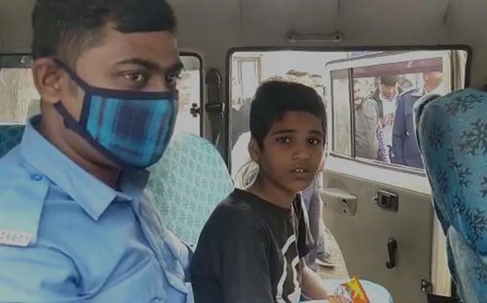 ট্রাফিক পুলিশের তৎপরতায় উদ্ধার এক শিশু