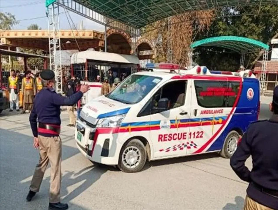 পেশোয়ারে মসজিদে বিস্ফোরণ: নিহতের সংখ্যা ১০০ ছাড়িয়েছে, উদ্ধার অভিযান শেষ