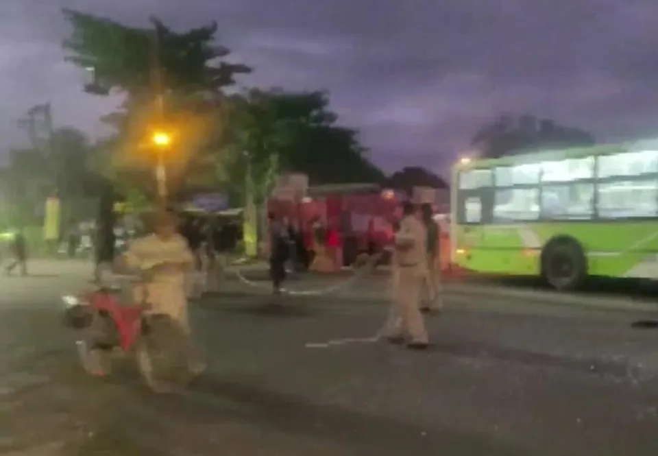 নাসিকে বাসে ভয়াবহ আগুন, অগ্নিদগ্ধ হয়ে মৃত ১১