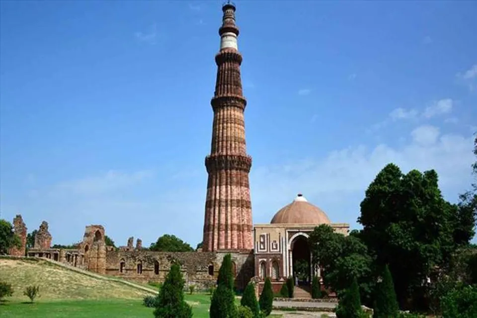 কুতুব মিনারের নাম পরিবর্তের দাবিতে বিক্ষোভ