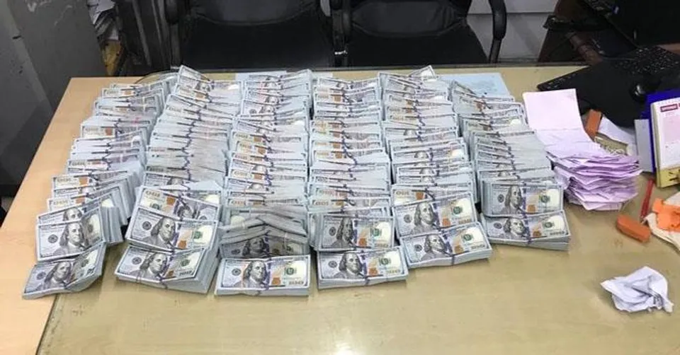 বিমানবন্দরে কোটি কোটি টাকার বিদেশী টাকা উদ্ধার