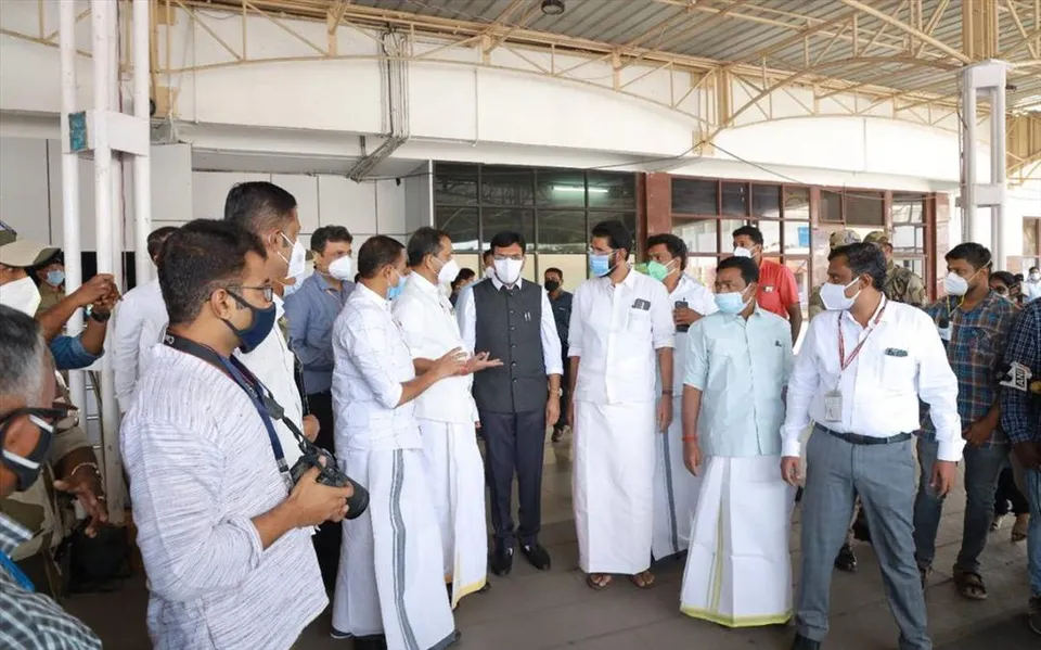 কোভিড-১৯ পরিস্থিতি পর্যালোচনা করতে কেরালায় কেন্দ্রীয় স্বাস্থ্যমন্ত্রী