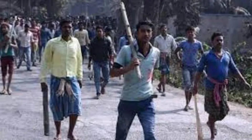 গ্রামে বিদ্যুৎ না থাকায় রাস্তা অবরোধ করে বিক্ষোভ হবিবপুরে