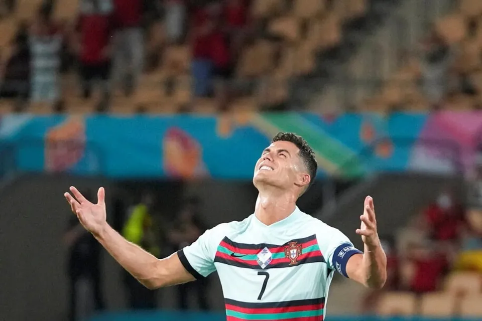 ইউরোর বিদায়বেলায় সোশ্যাল মিডিয়ায় এ কি পোস্ট করলেন সিআর ৭?