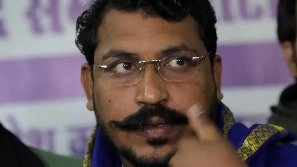 যোগীর বিরুদ্ধে প্রার্থী খোদ ‘রাবণ’!