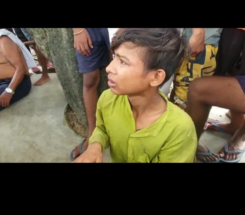 হাতে নাতে ধরা পড়ল মোবাইল চোর