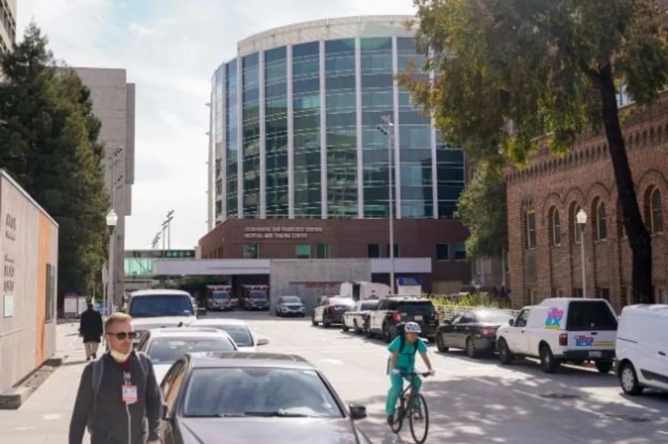 সান ফ্রান্সিসকো হাসপাতালে ন্যান্সি পেলোসি