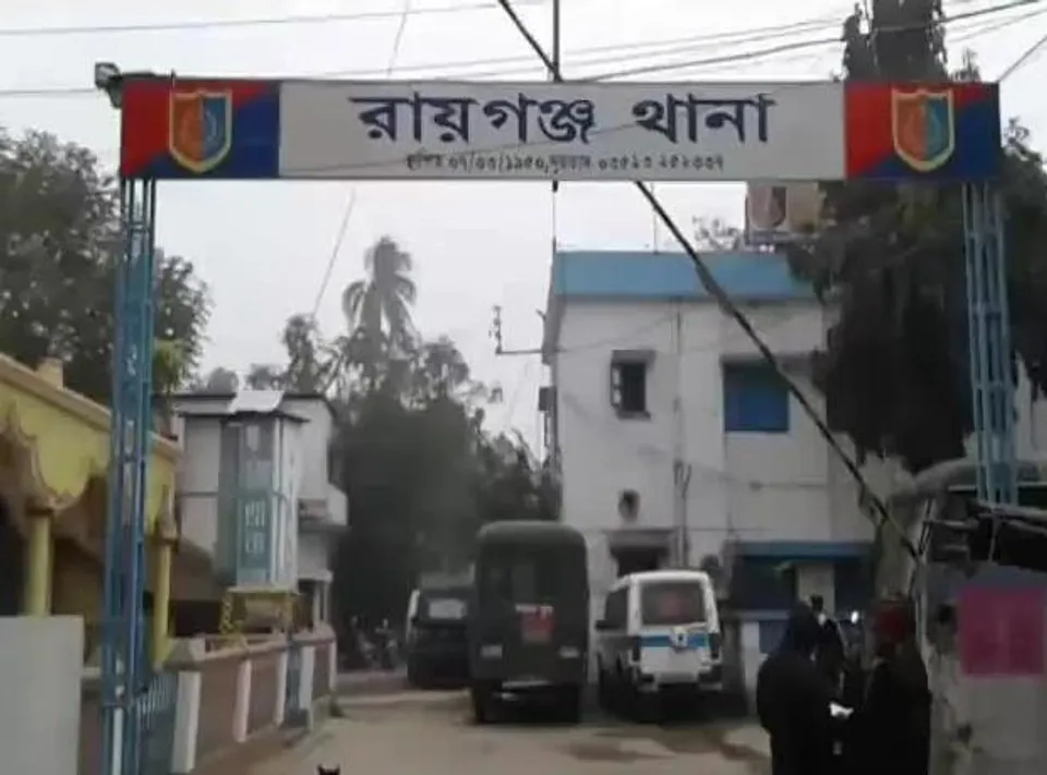 মোবাইল চোর সন্দেহে যুবককে মারধর, চাঞ্চল্য রায়গঞ্জ হাসপাতাল চত্বরে