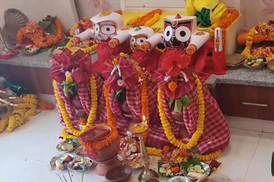 মেরামতির পর পুজো করা হল রুগ্ন কারখানায়