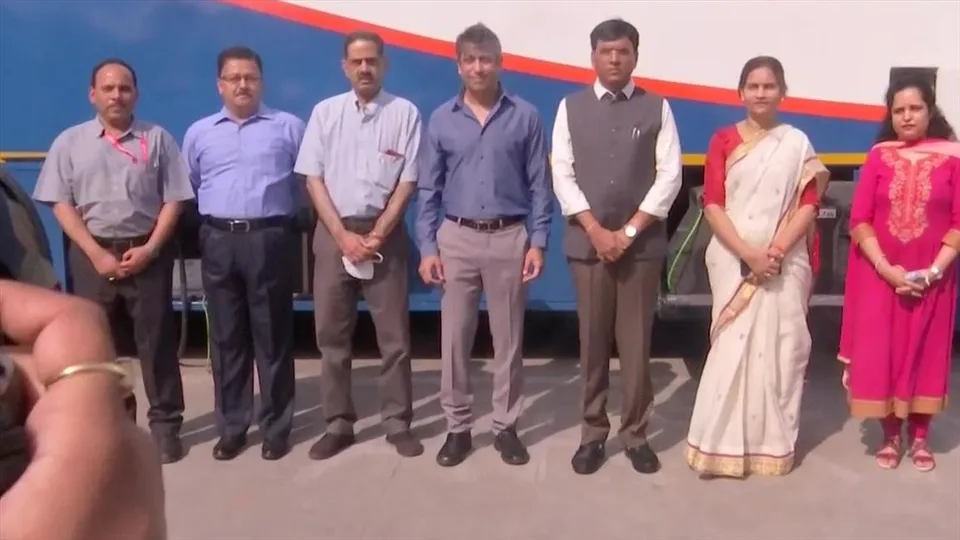 'মোবাইল BSL-03 ল্যাব' পরিদর্শনে কেন্দ্রীয় স্বাস্থ্যমন্ত্রী