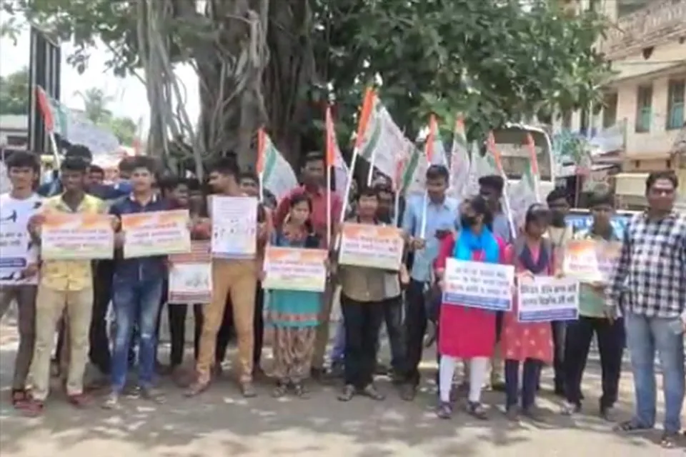 কেন্দ্রীয় এজেন্সিগুলির নিরপেক্ষতায় প্রশ্ন তুলে পথে নামলো তৃণমূলের ছাত্রনেতারা