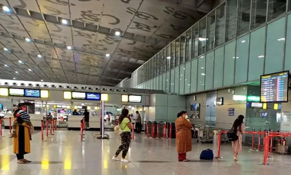 বাংলায় ঢুকতে গেলে বিমানযাত্রীদের লাগবে RTPCR রিপোর্ট বা ডবল ভ্যাকসিনের শংসাপত্র