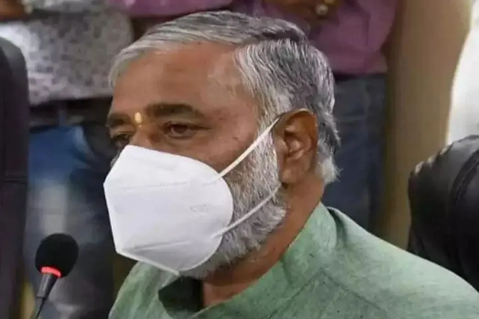 অর্চিবিশপকে আক্রমণ শিক্ষামন্ত্রীর