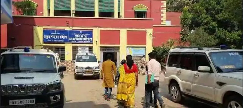 কড়া নিরাপত্তায় মনোনয়ন পত্র জমা দিল তৃণমূল ও বিজেপি প্রার্থীরা