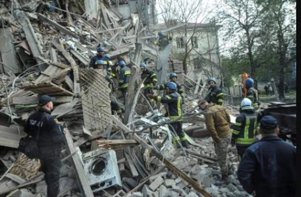 ইউক্রেনের জাপোরিঝিয়ায় রুশ ক্ষেপণাস্ত্র হামলায় নিহত ৩