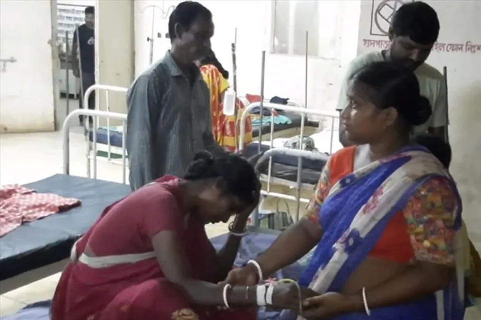 গ্রামের হাটে ফুচকা খেয়ে অসুস্থ ৫০ জনের বেশি