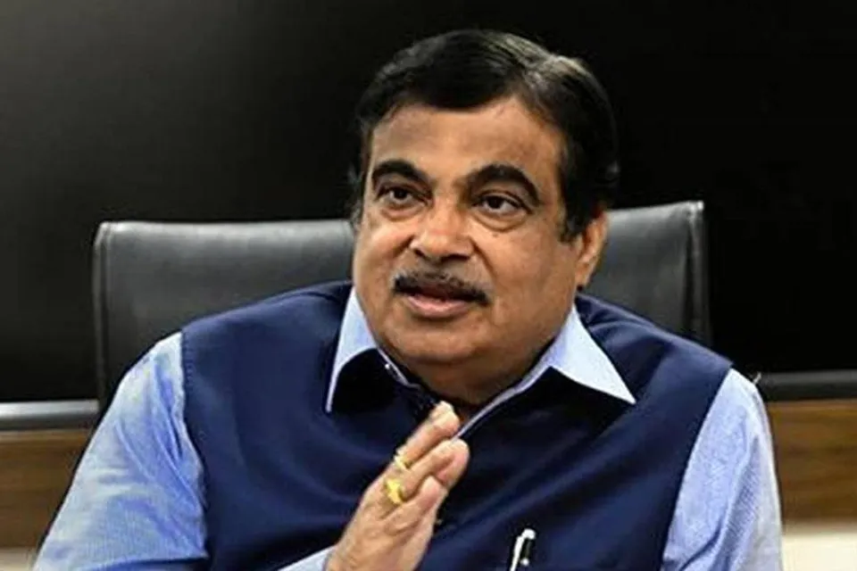 ঝড়ে ধসে পড়লো নির্মিয়মান সেতু, কারণে সন্তুষ্ট নন গড়করি