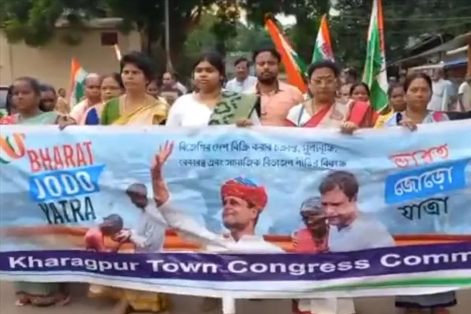 রাহুল গান্ধীর ডাকে সাড়া দিয়ে খড়গপুরে কংগ্রেসের মিছিল