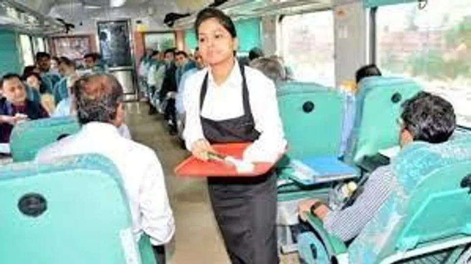 এবার ট্রেনেও মিলবে রেল–সেবিকা