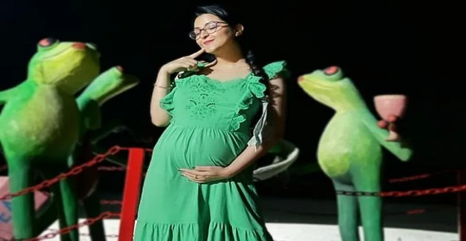 প্রকাশ্যে এল পরীমণির বেবি বাম্প