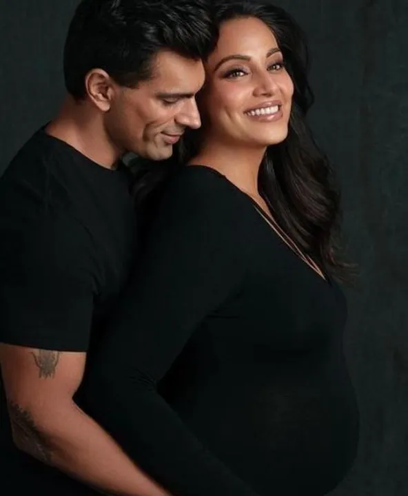 নতুন ফটোশুটের ছবি শেয়ার করলেন গর্ভবতী বিপাশা বসু