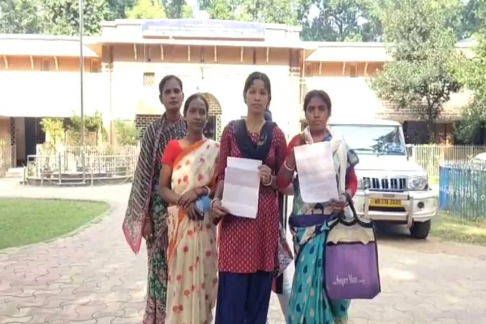 চাকরি পাইয়ে দেওয়ার নামে টাকা নেওয়ার অভিযোগ ঠিকাদারের বিরুদ্ধে