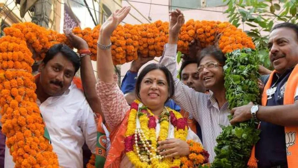 কেন কেজরিওয়াল কাগজপত্রে সই করতে তাড়াহুড়ো করেছিলেন, প্রশ্ন মীনাক্ষী লেখির