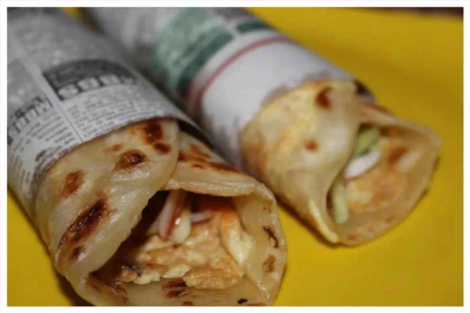 দুর্গাপুজো মানেই ডায়েট ভুলে স্ট্রিট ফুড উপভোগ করা