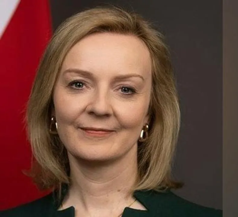 আগামী বছরের মধ্যে সমস্ত ইইউ আইন বাতিল করার প্রতিশ্রুতি দিল লিজ ট্রাস