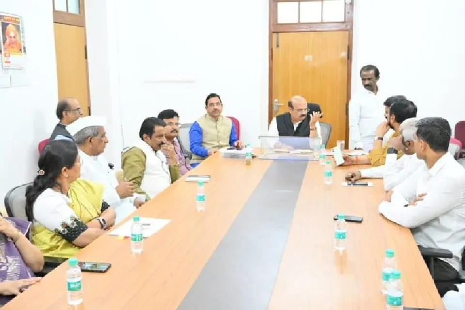 প্রধানমন্ত্রীর সফরের আগে বিধায়ক এবং নেতাদের সঙ্গে বৈঠক করলেন মুখ্যমন্ত্রী