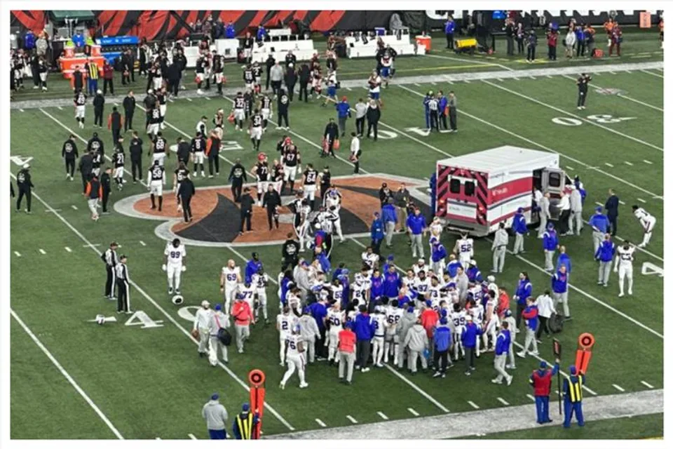 মাঠেই হৃদরোগে আক্রান্ত খেলোয়াড়, গুরতর অবস্থায় নিয়ে যাওয়া হয়েছে হাসপাতালে