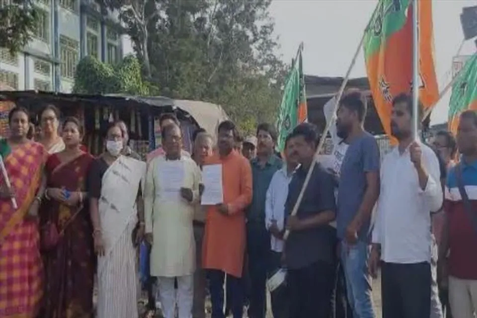 ১৭ দফা দাবি নিয়ে ঘাটাল মহকুমা হাসপাতালে ডেপুটেশন বিজেপি বিধায়কের