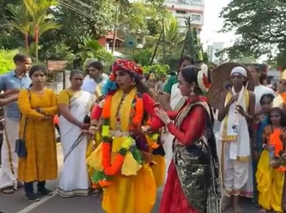 গোপালের জন্মদিনে নাচে গানে কেরালার কান্নুরের কৃষ্ণভক্তরা