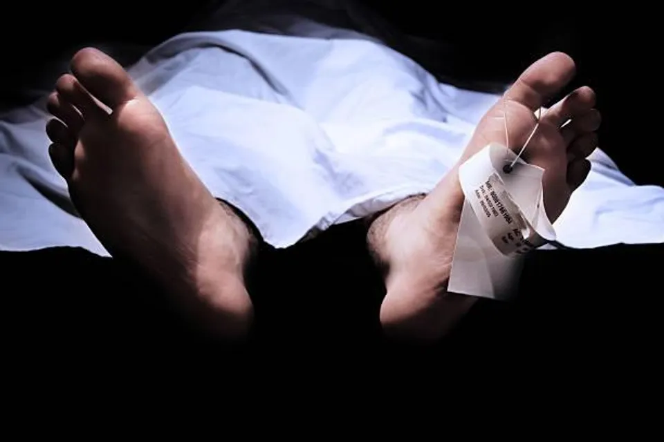 Dead body recovers infront of hotel