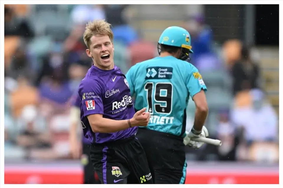 Nathan Ellis takes the second hat-trick of the BBL season