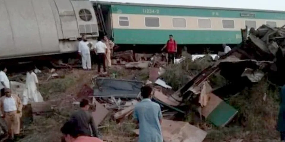 Thirty dead, several injured in Pakistan train accident